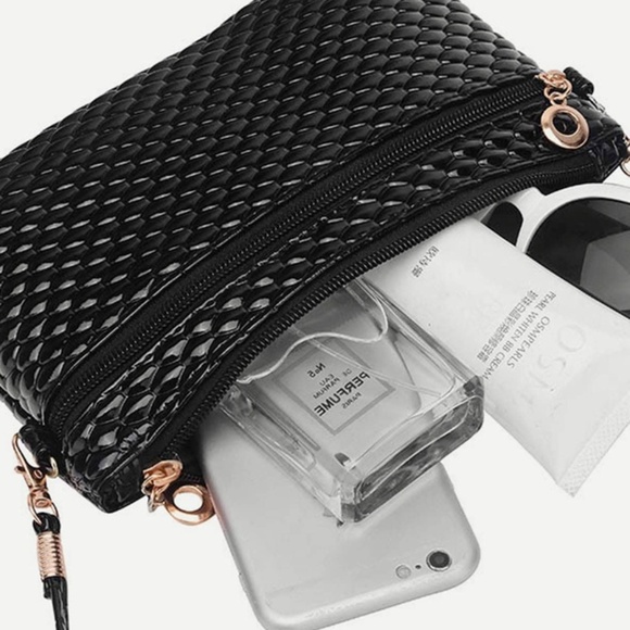 🌿Embossed shoulder Bag🌿 - Picture 4 of 4